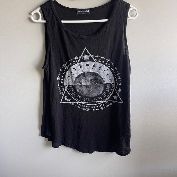 💙BOGO💙Fashion Nova Moon Graphic Tank Top Medium - Picture 1 of 5
